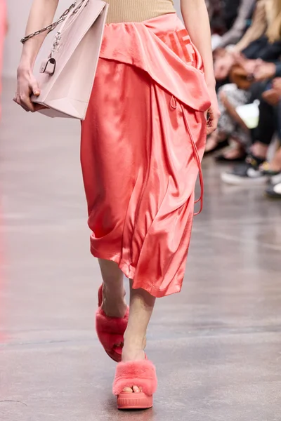 Look 150